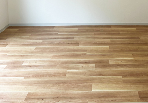 畳を撤去し洋室仕様に変更、クッションフロアで仕上げた完成後の部屋