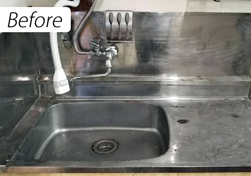 キッチン清掃 Before/After(油汚れ・水垢の除去)